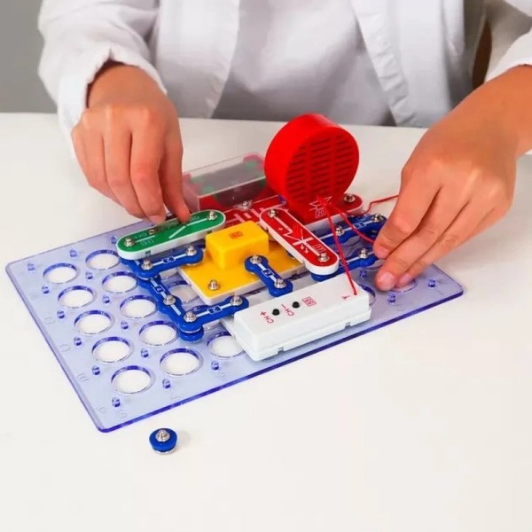 Конструктор електронний "ЗБИРАЄМО РАДІО" DOKA D70703 музика та світло